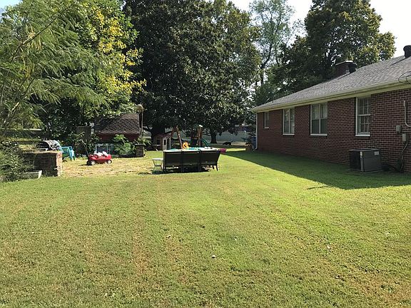 4th image of 111 Sheila Dr