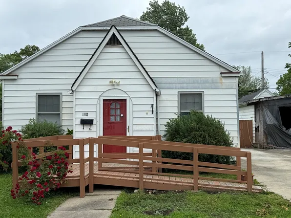 706 Douglas St, Paris, IL 61944