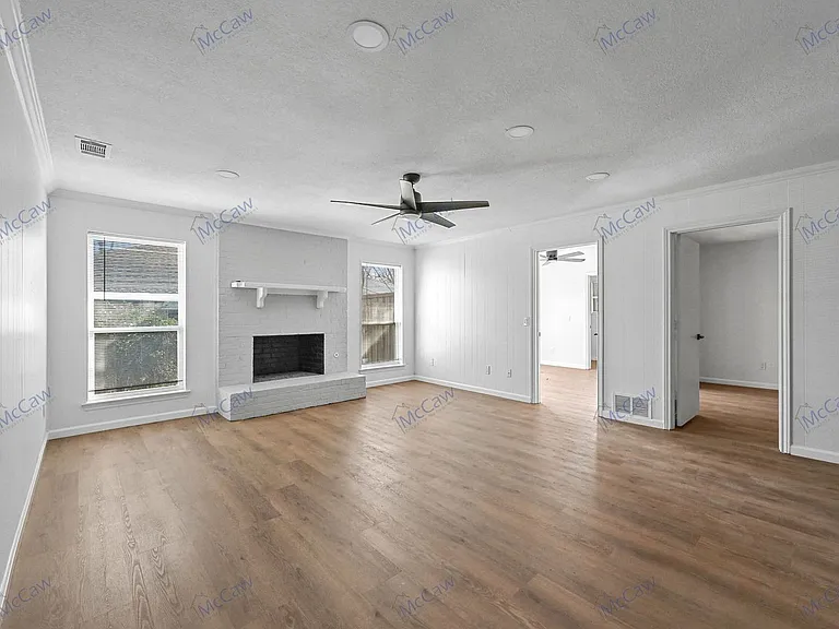 2832 Townbluff Dr — Photo 2
