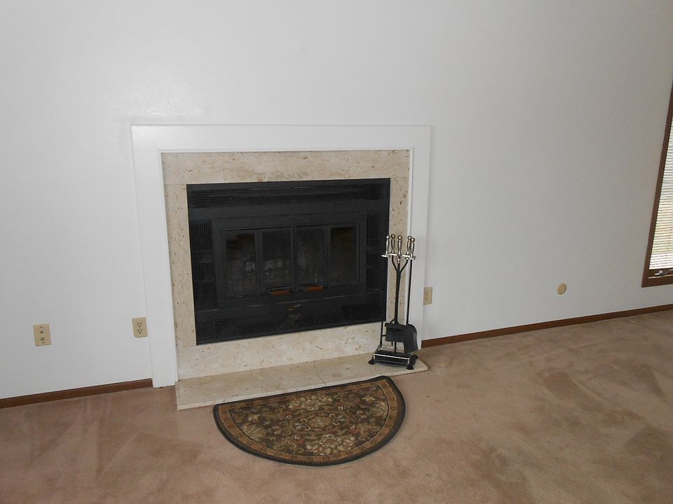1st image of 11085 Riverbend Ct E