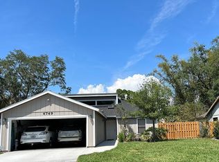 4749 Country Oaks Blvd, Sarasota, FL 34243