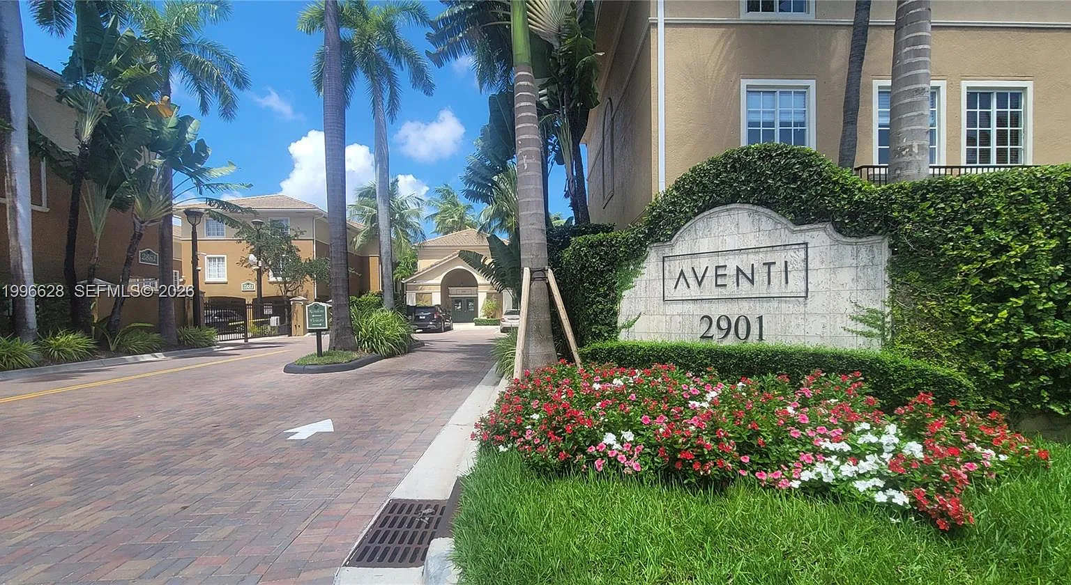Aventi At Aventura Condo — Photo 1
