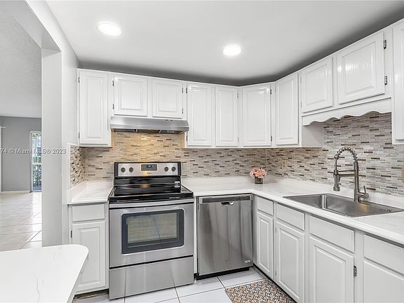 5th image of 6279 Bay Club Dr APT 1