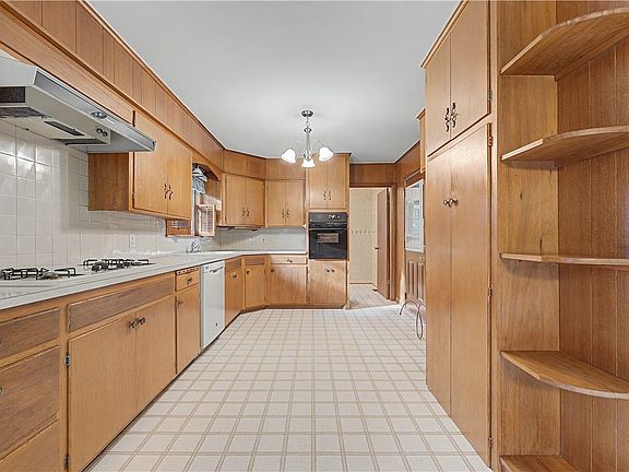 3rd image of 1602 E Hope St