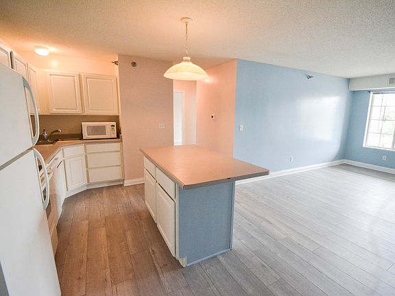 5th image of 2094 11th Ave SE APT D