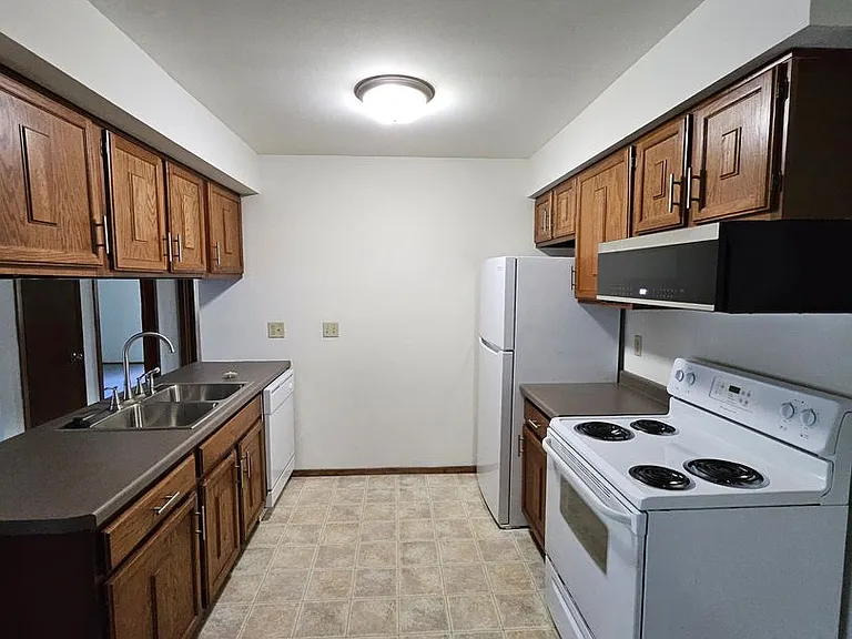 1385 Meadowcreek Dr — Photo 7
