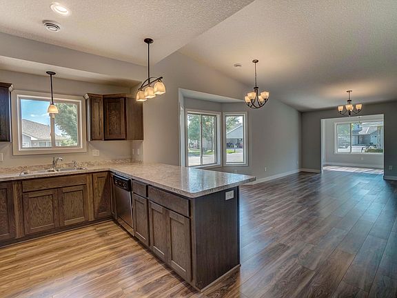 4th image of 209 Aspen Dr