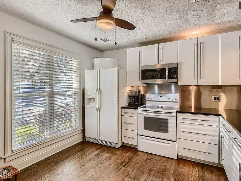 2208 Queen Anne Ct — Photo 9