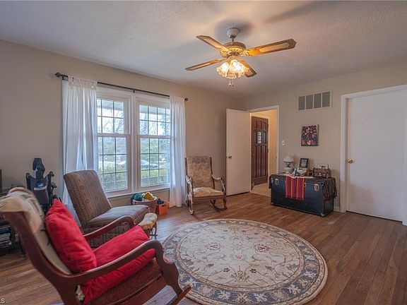 5th image of 3232 Edenwood Dr