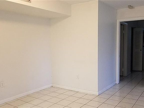 5th image of 927 NE 199th Street #102