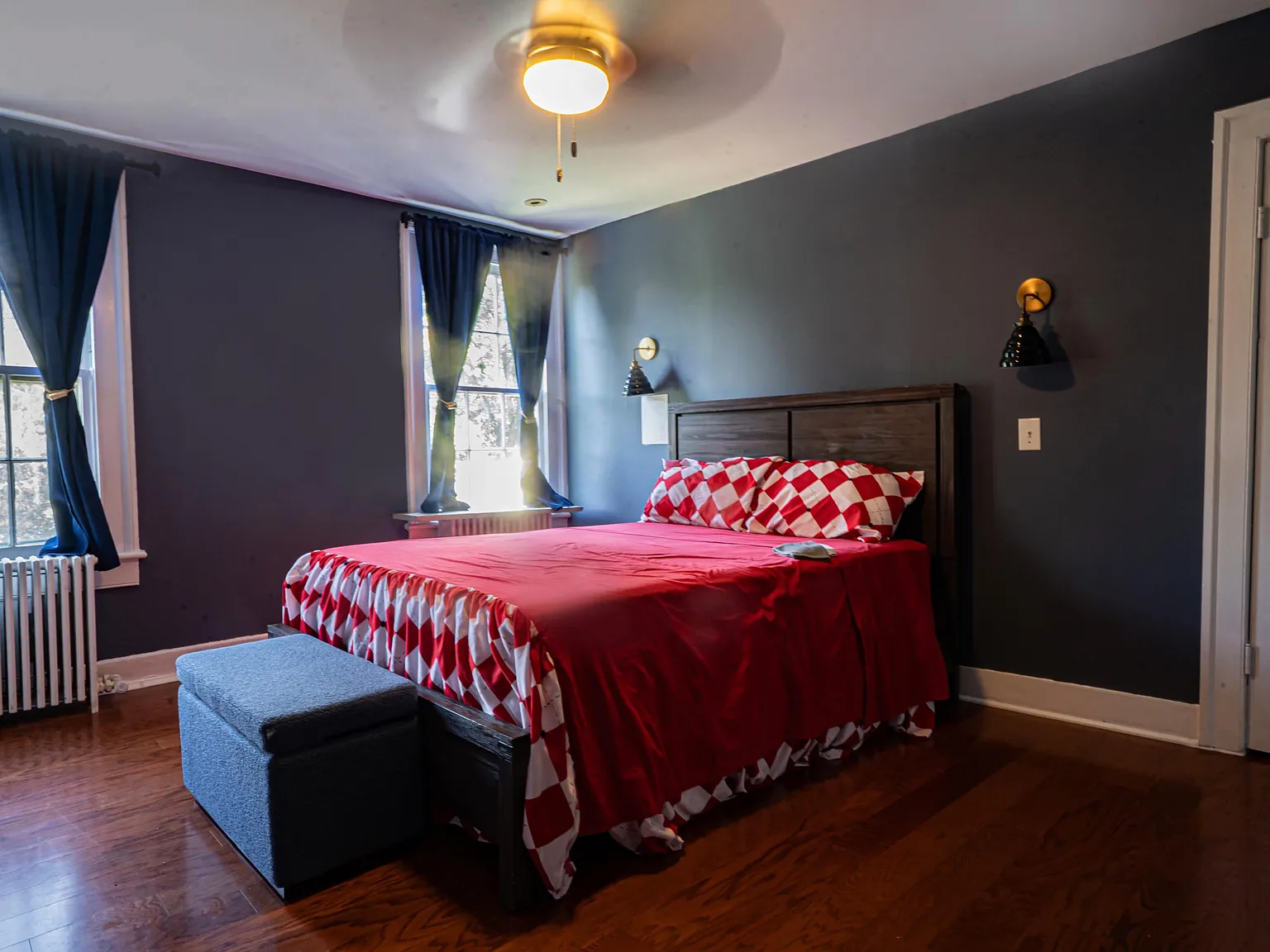 3 bed, 3.0 bath, 7650 sqft, $1,516 — Photo 1