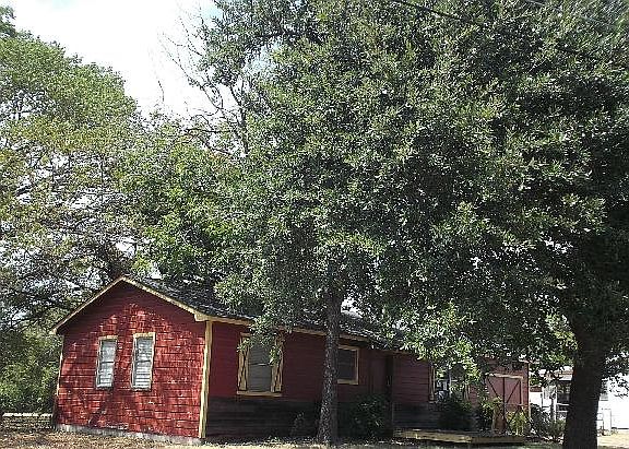 2nd image of 815 Red Bud Dr