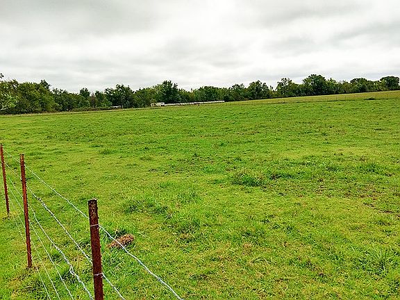 5th image of 798 N 7th Hwy