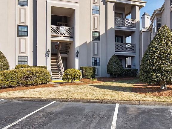 2nd image of 423 Harbour Point APT 304