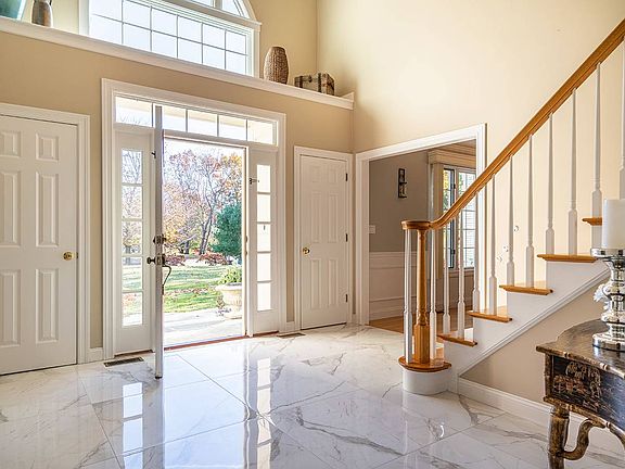 4th image of 33 Sherwood Dr