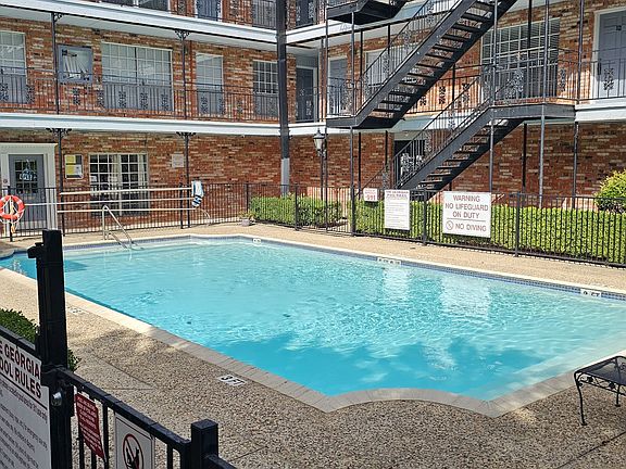 3rd image of 8401 N NEW BRAUNFELS AVE #126A