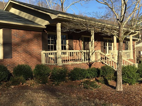 3rd image of 142 Catherine Dr SE