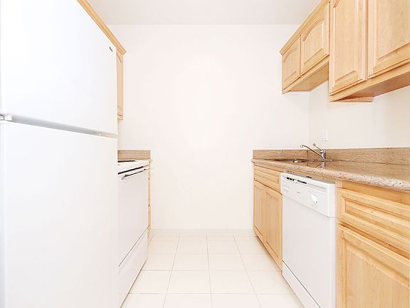 4th image of 408 Grant Ave APT 409
