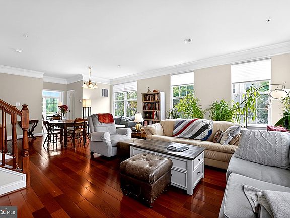 3rd image of 130 Linden Pl