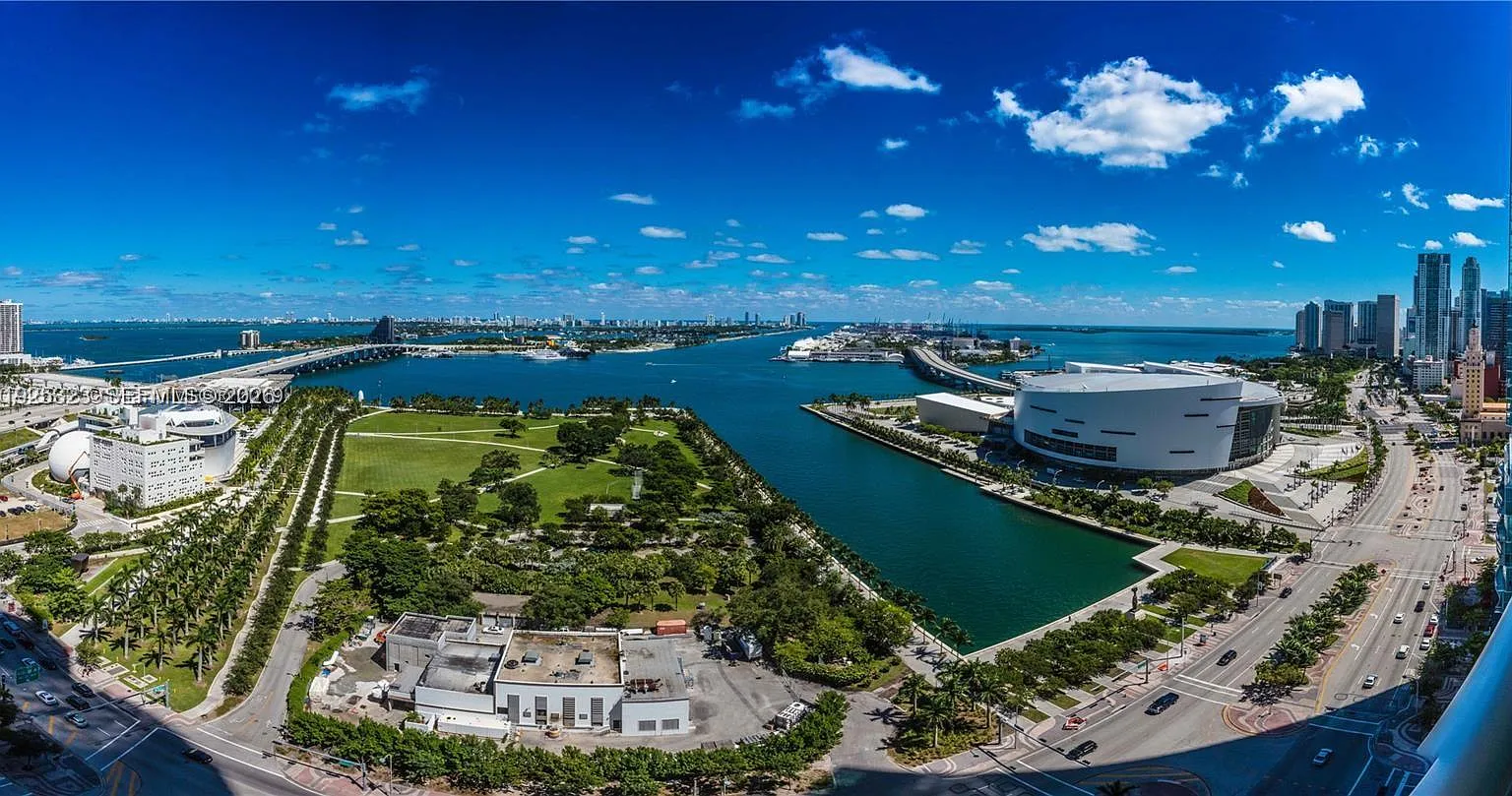 900 Biscayne Bay Condo — Photo 1