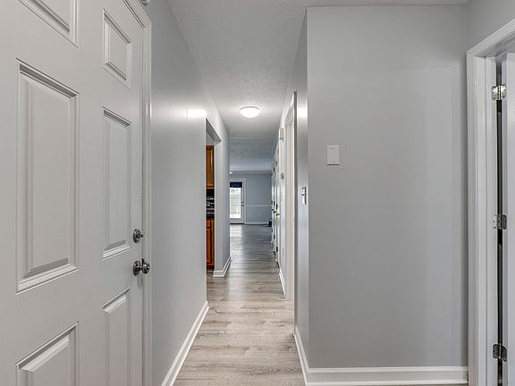 2nd image of 103 Pinewood Dr #1