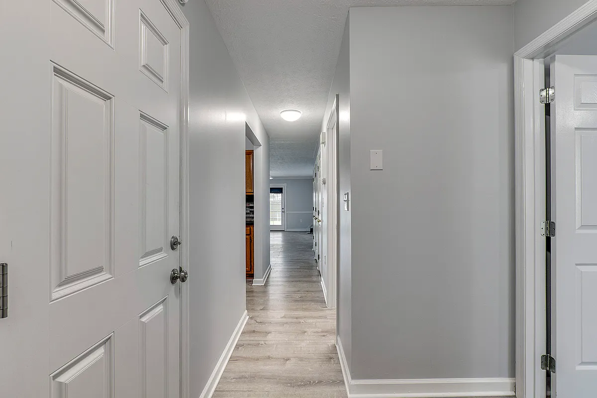 Building Photo - 103 Pinewood Dr #1