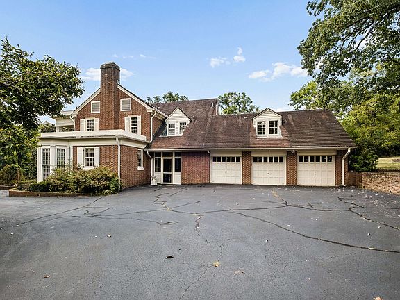 4th image of 820 Overton Ln