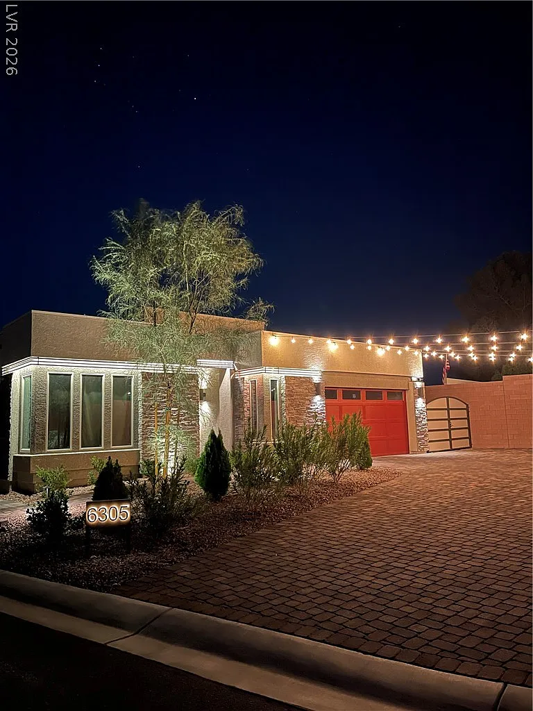 3 bed, 2.0 bath, 2212 sqft, $3,200 — Photo 3