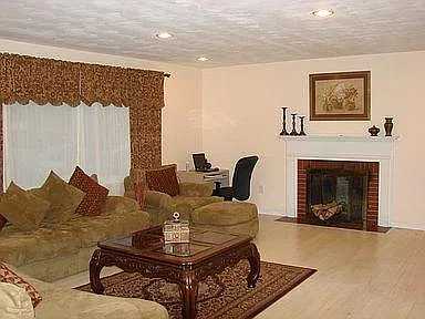 3 bed, 1500 sqft, $2,900 — Photo 4