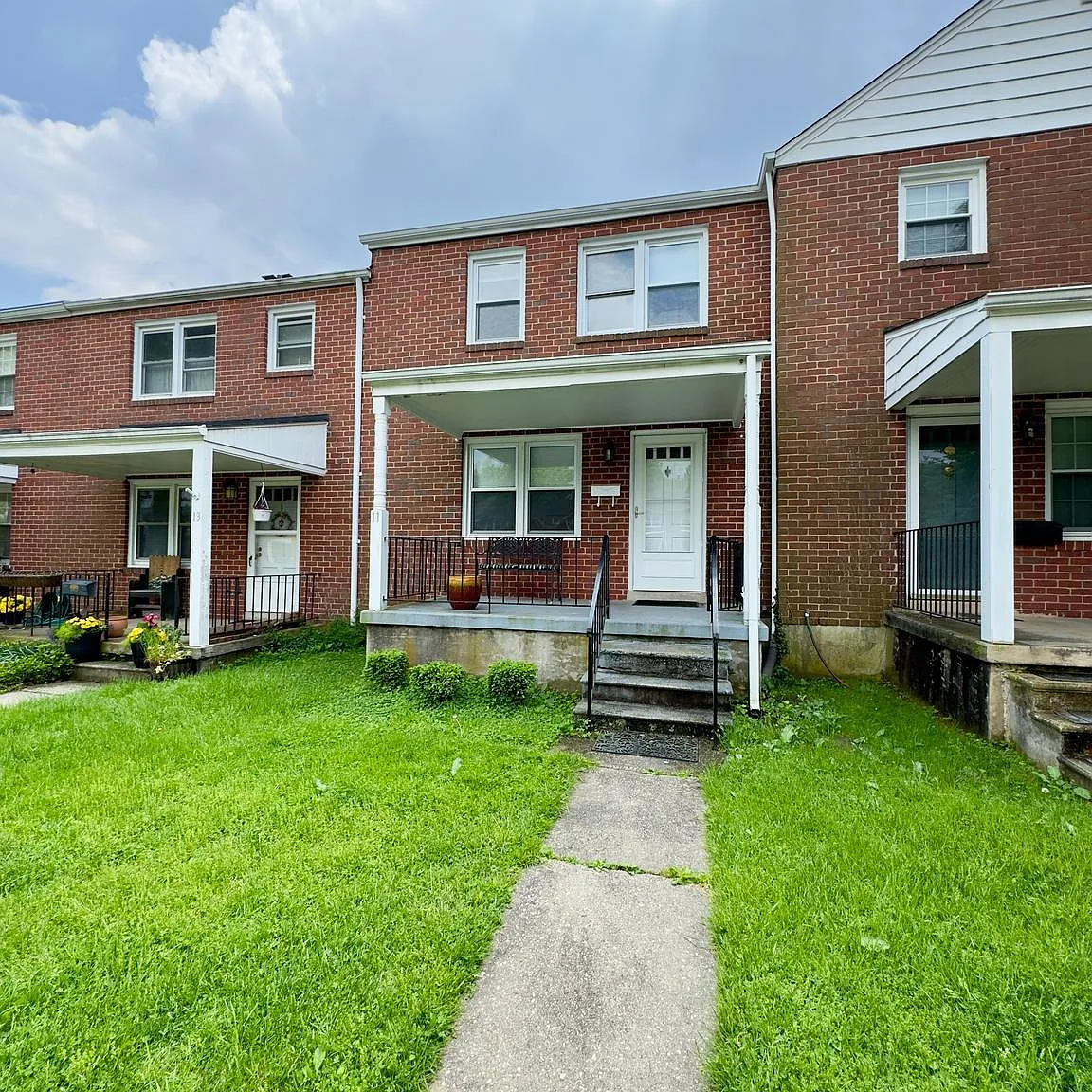 3 bed, 1.5 bath, 1520 sqft, $2,495 — Photo 2