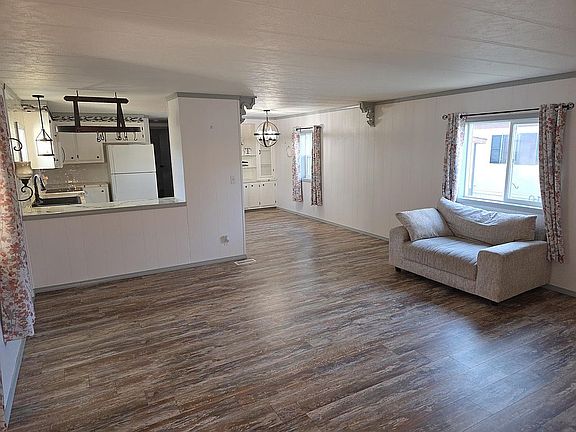 5th image of 30 Woodgrain Dr