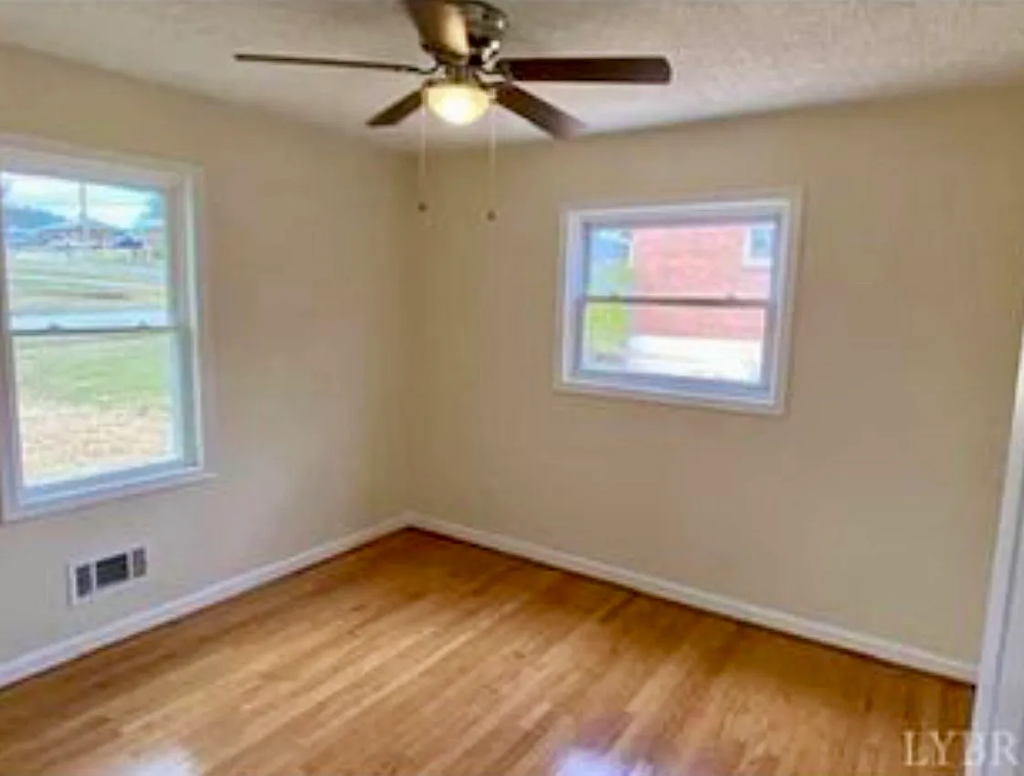 5 bed, 1578 sqft, $2,600 — Photo 3