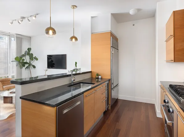 10 West End Avenue image 3 of 7