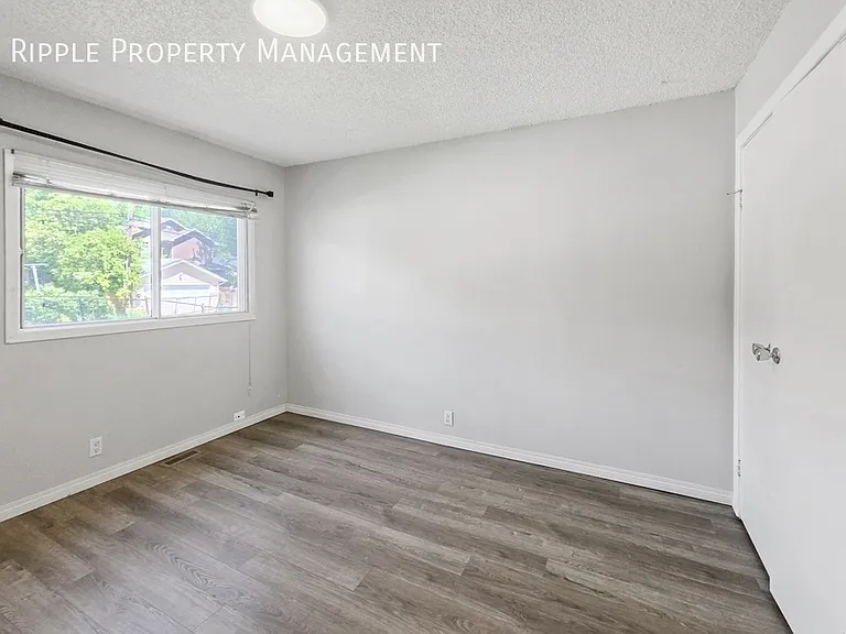 424 32nd Ave NW #UPPER — Photo 13