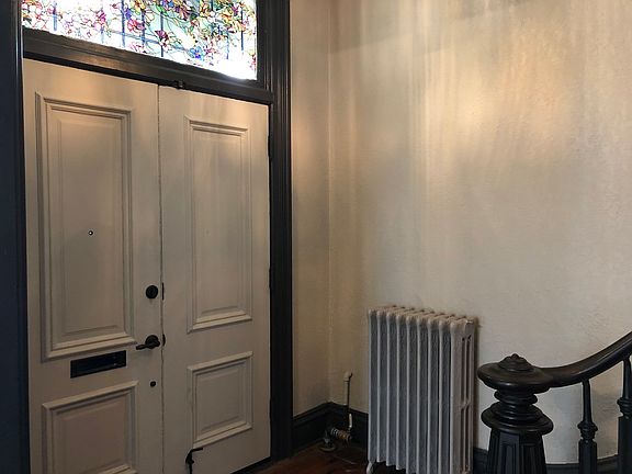 4th image of 608 Joliet St