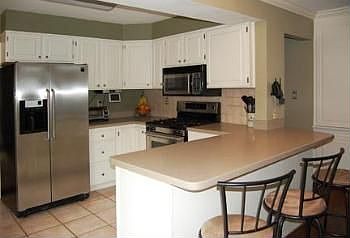 3rd image of 4 Dickinson Ln