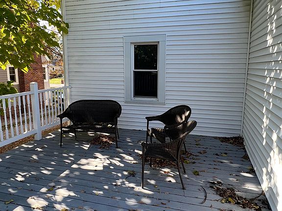 5th image of 1425 E 330th St