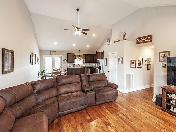 5th image of 1699 Rapids Rd