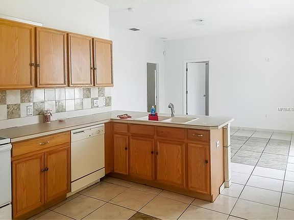 4th image of 320 Aldershot Ct