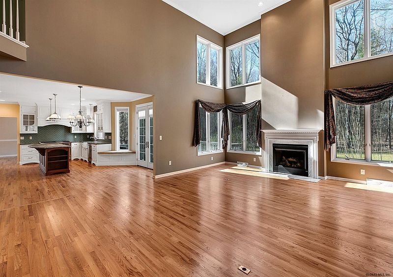 3rd image of 14 ROLLING BROOK Drive