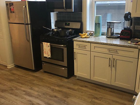 4th image of 950 N Wolcott Ave APT 2R