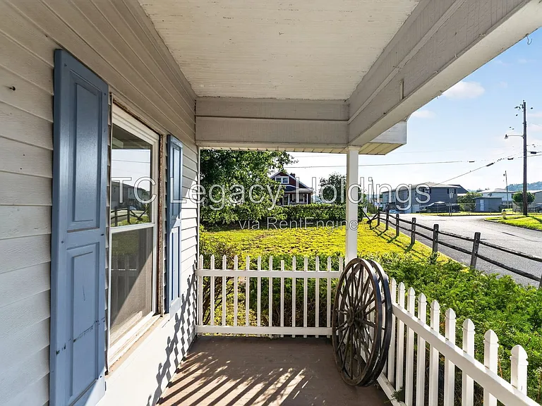 200 Reeves Ave — Photo 5