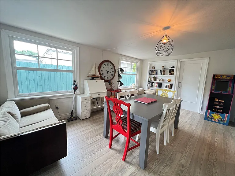 819 SW 9th Ter — Photo 5
