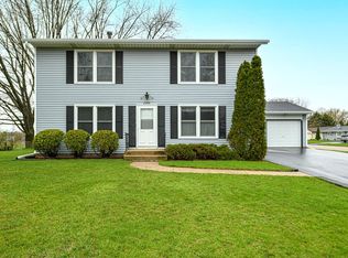 2204 Hermitage Ln, Janesville, WI 53546