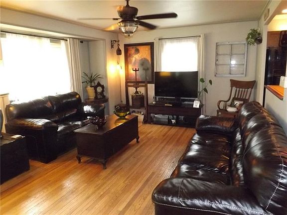 3rd image of 2315 Linwood Dr