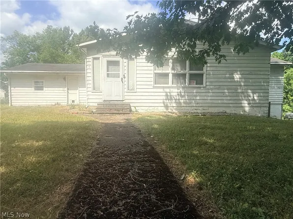 4636 E 143rd St, Garfield Heights, OH 44128