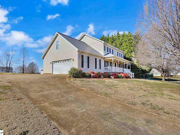 3rd image of 104 Brooke Lee Cir