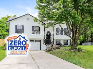 521 SE Onyx Dr, Lees Summit, MO 64063