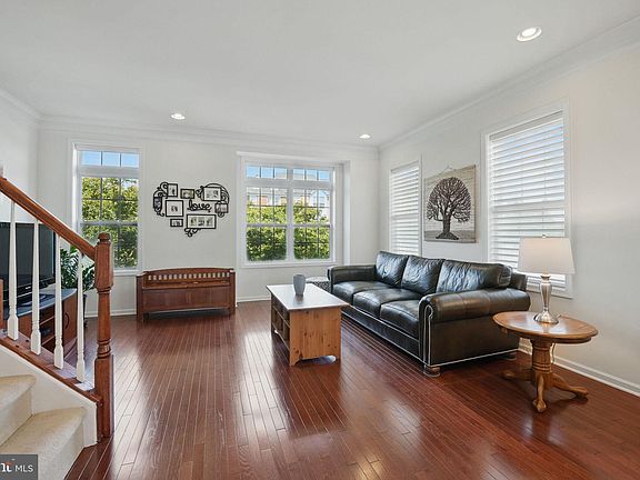 5th image of 23092 Sunbury St