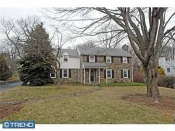 1130 N Woodbine Ave photo 1
